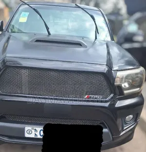 Photo - Toyota Tacoma X-Runner V6 2012 Black