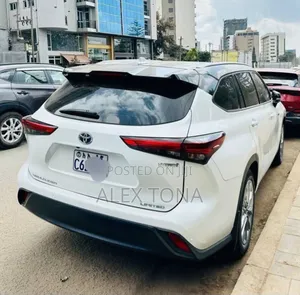 Toyota Highlander Hybrid 2024 White