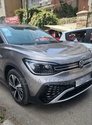 Photo - Volkswagen ID.6 2023 Beige