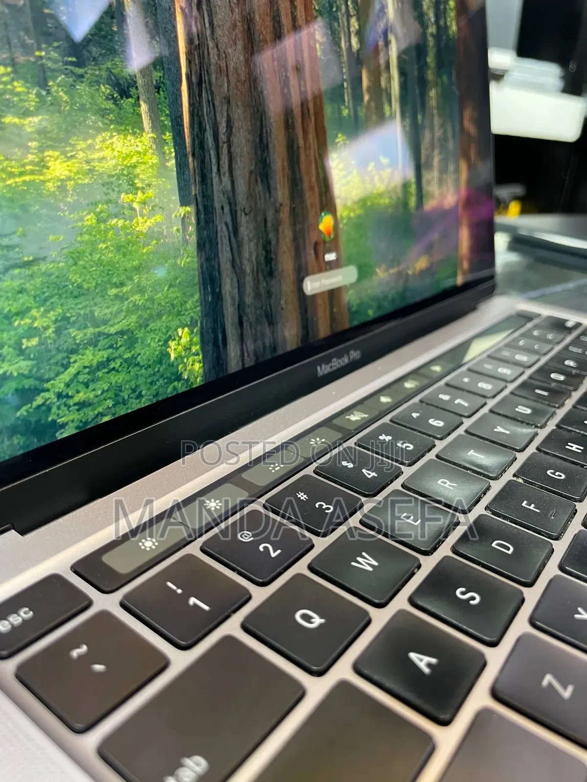 New Laptop Apple MacBook Pro 2022 M2 16GB Apple M2 SSD 256GB