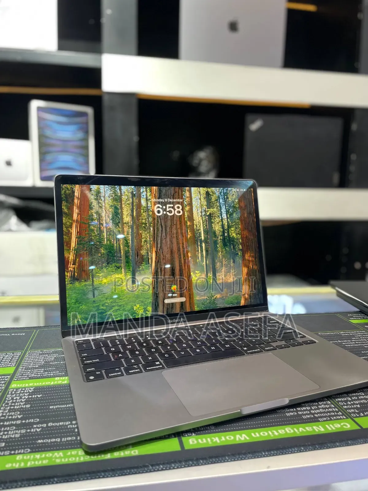 New Laptop Apple MacBook Pro 2022 M2 16GB Apple M2 SSD 256GB