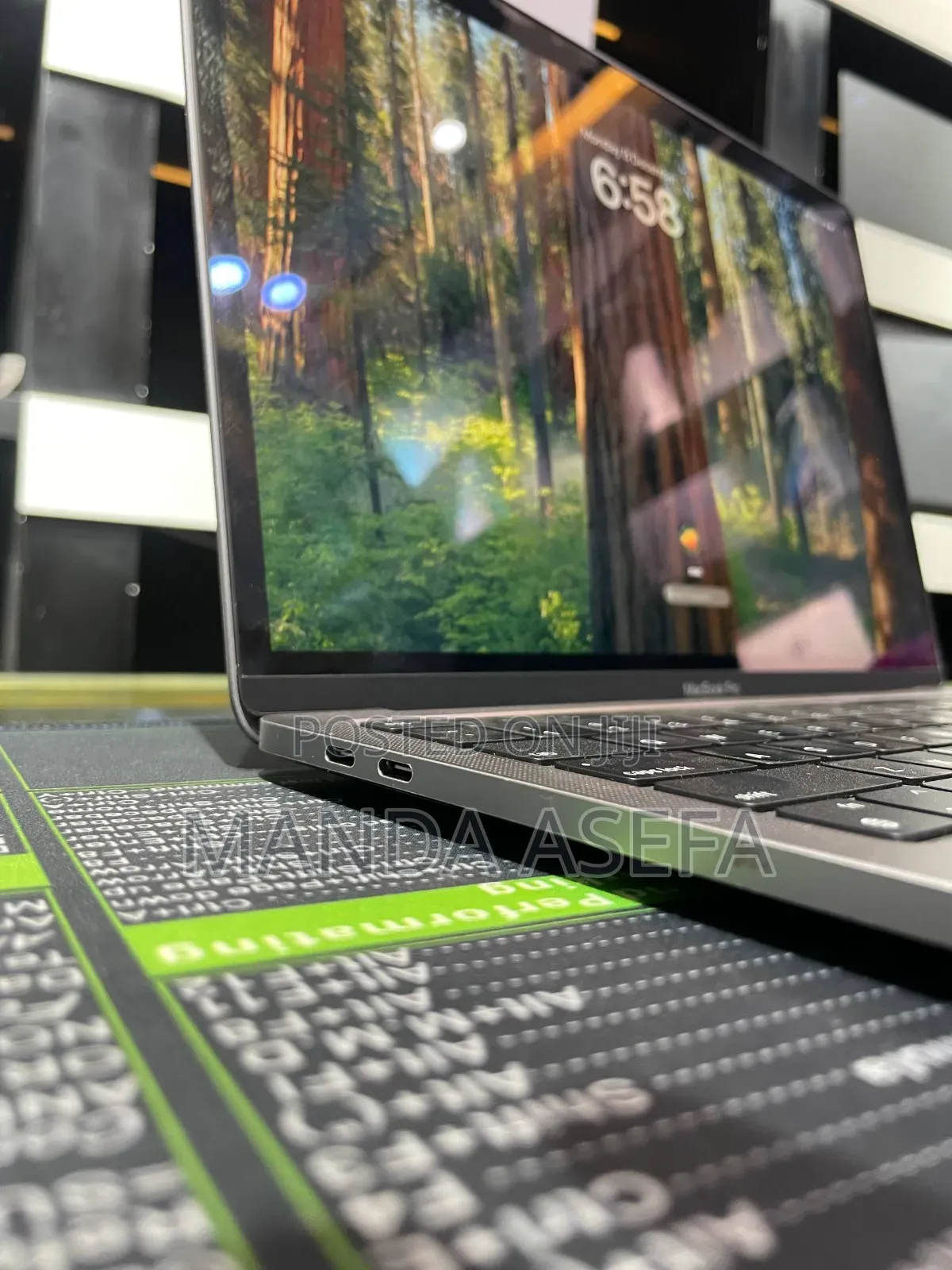 New Laptop Apple MacBook Pro 2022 M2 16GB Apple M2 SSD 256GB