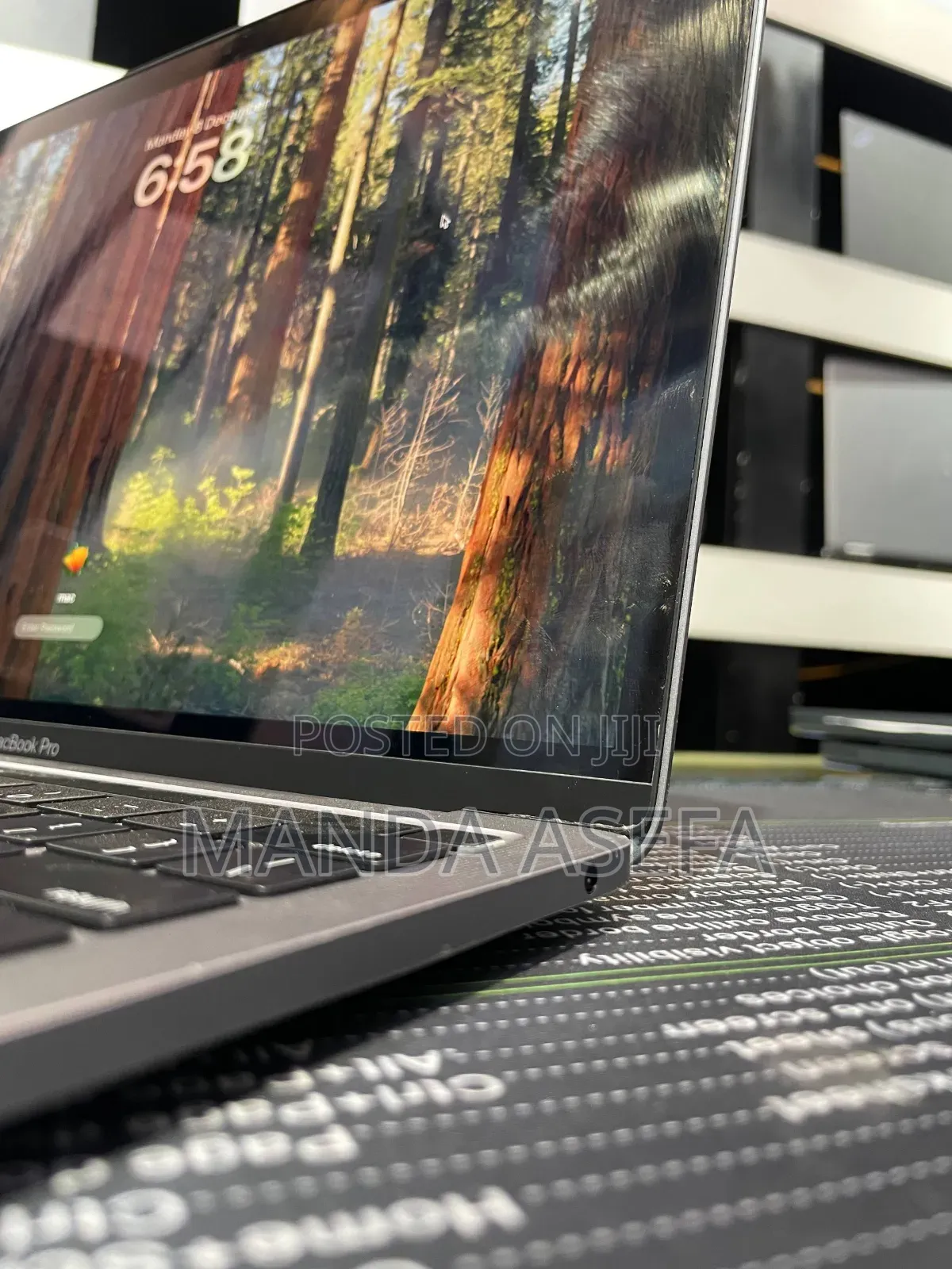 New Laptop Apple MacBook Pro 2022 M2 16GB Apple M2 SSD 256GB