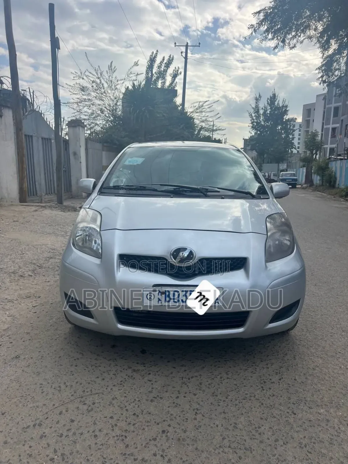 Toyota Vitz 1.0 FWD 5dr 2010 Silver