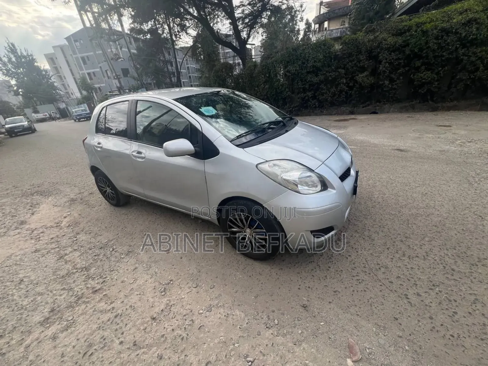 Toyota Vitz 1.0 FWD 5dr 2010 Silver