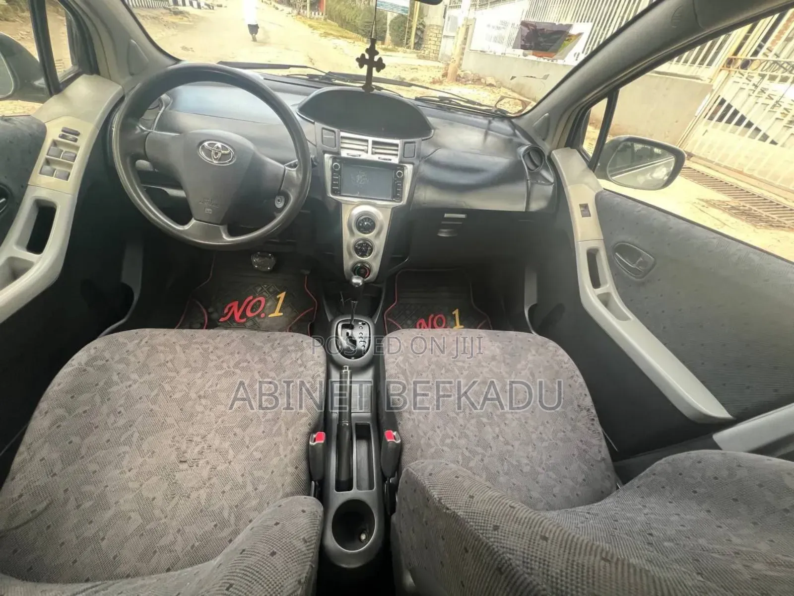 Toyota Vitz 1.0 FWD 5dr 2010 Silver