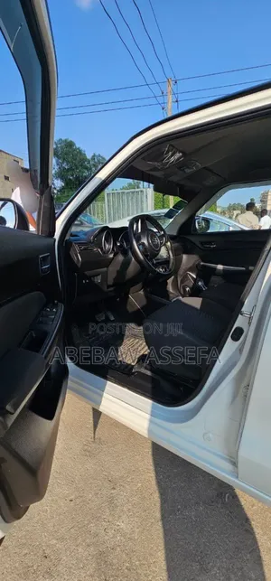 Suzuki Swift 2022 White