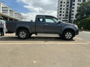 Photo - Toyota Hilux 2011 Gray
