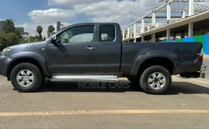 Toyota Hilux 2011 Gray