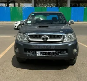 Toyota Hilux 2011 Gray