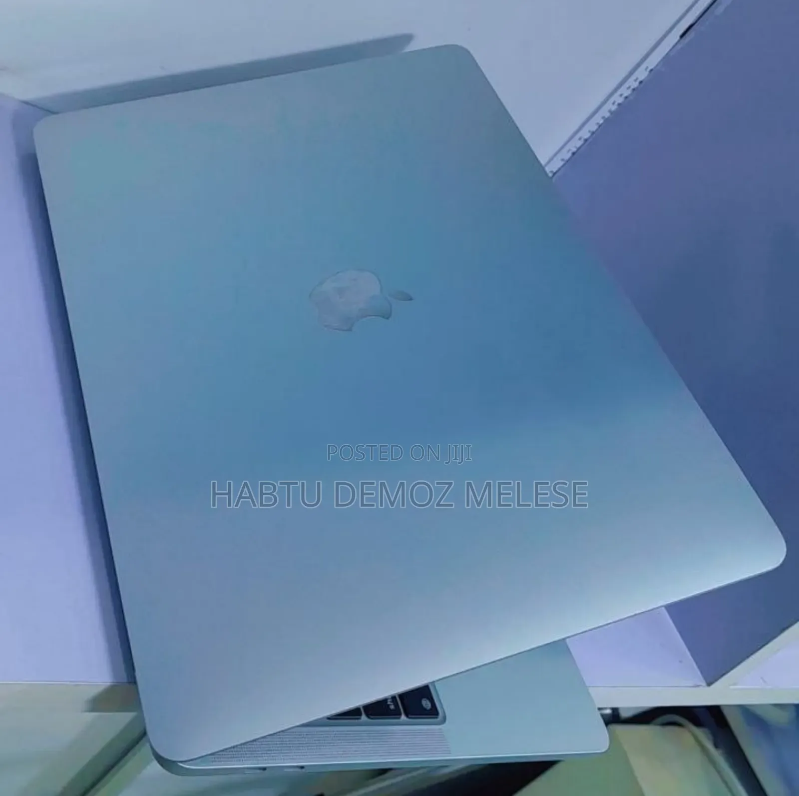 New Laptop Apple MacBook Air 2022 M2 8GB Intel Core I7 SSD 256GB