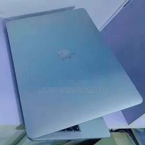 Photo - New Laptop Apple MacBook Air 2022 M2 8GB Intel Core I7 SSD 256GB