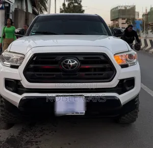 Photo - Toyota Tacoma 2018 Ivory