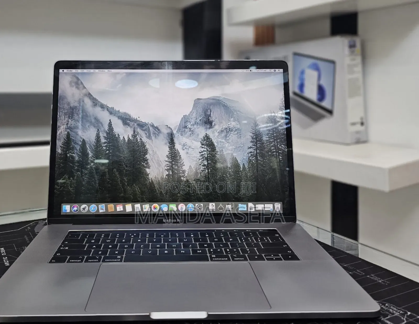 New Laptop Apple MacBook Pro 2019 16GB Intel Core I9 SSD 512GB