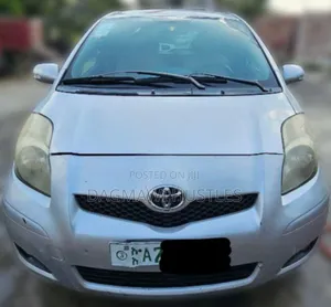 Photo - Toyota Yaris 2010 Silver