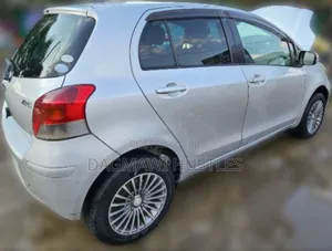 Toyota Yaris 2010 Silver