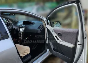 Toyota Yaris 2010 Silver