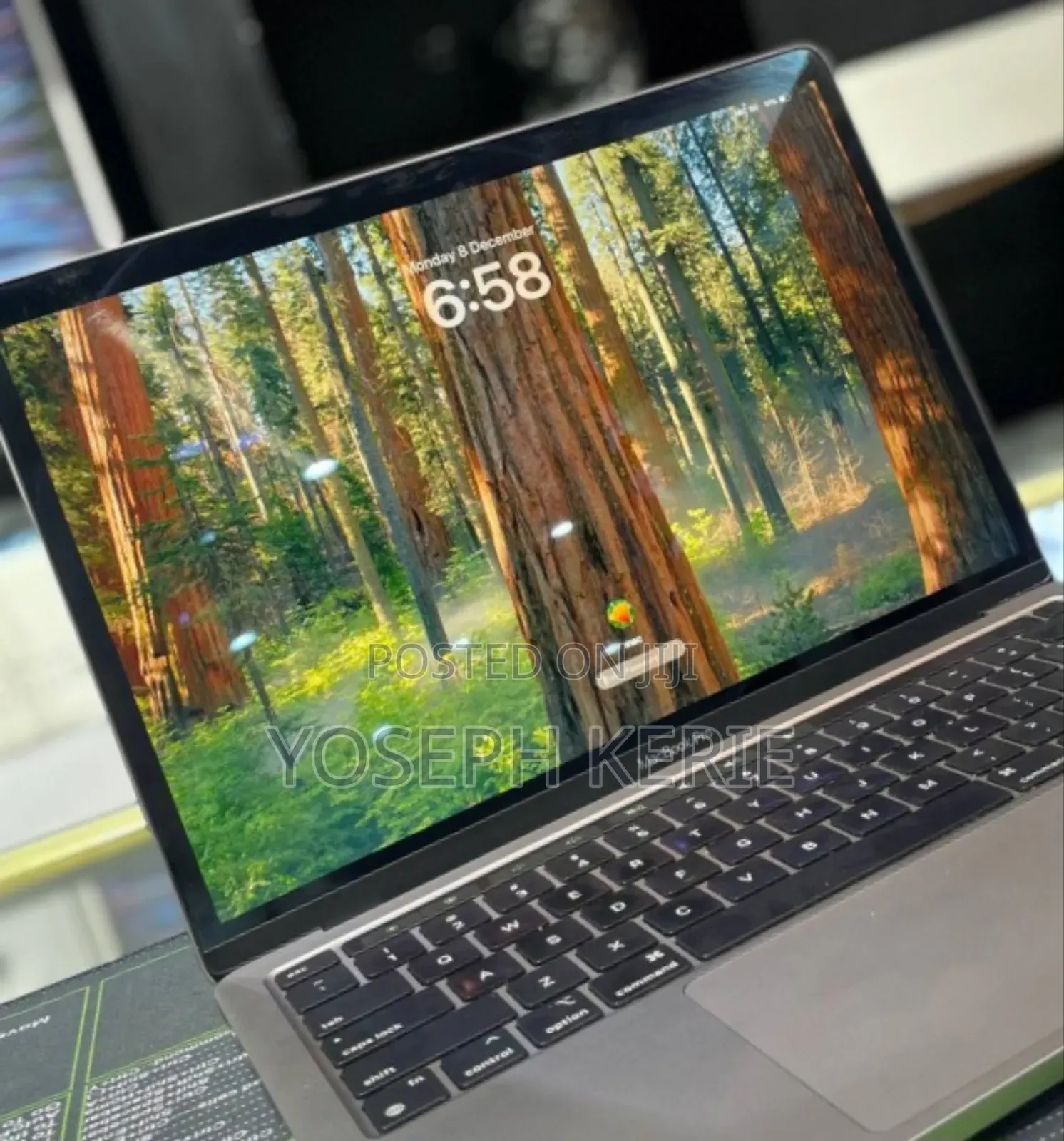 New Laptop Apple MacBook Pro 2022 M2 16GB Apple M2 SSD 256GB