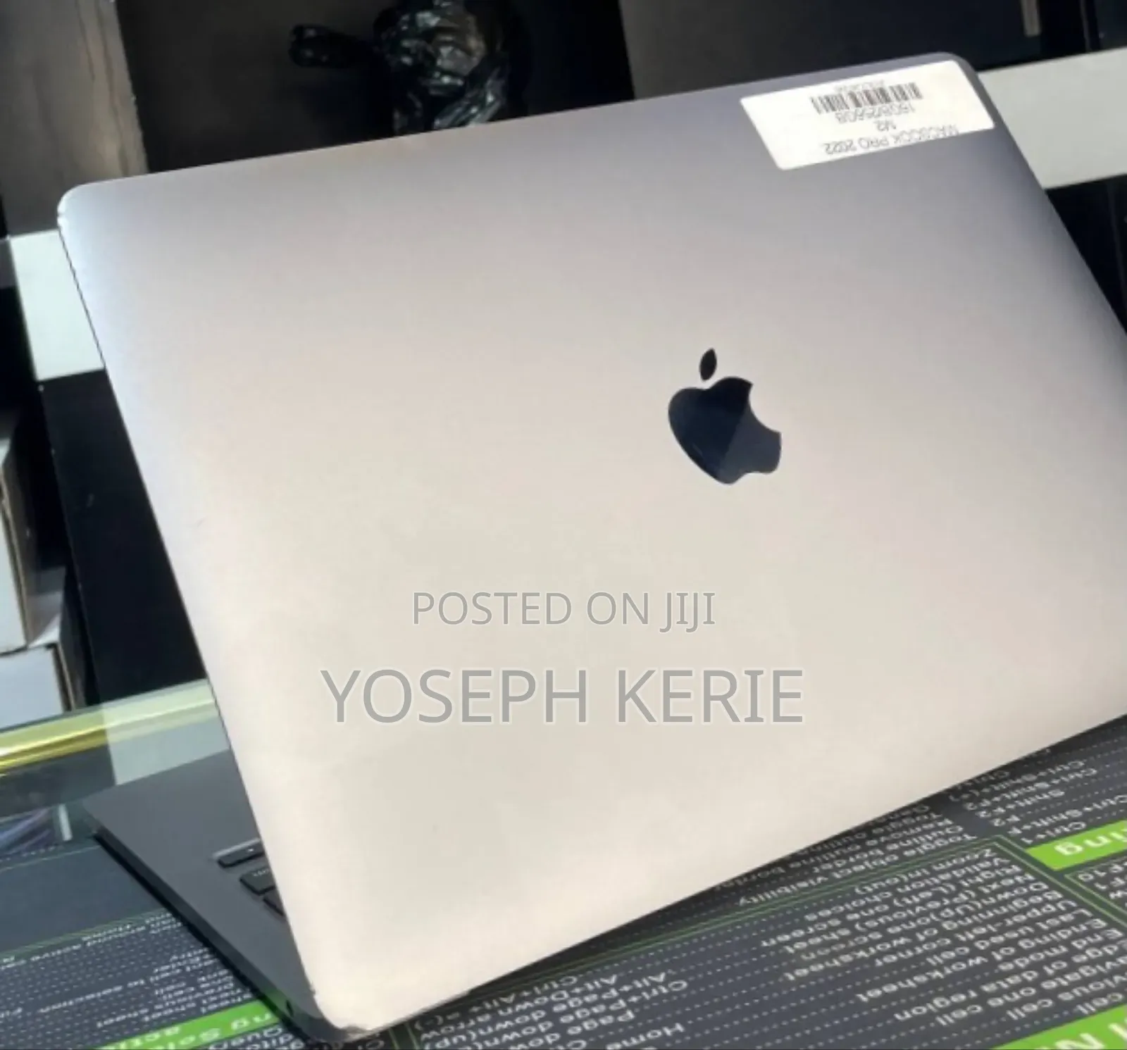 New Laptop Apple MacBook Pro 2022 M2 16GB Apple M2 SSD 256GB