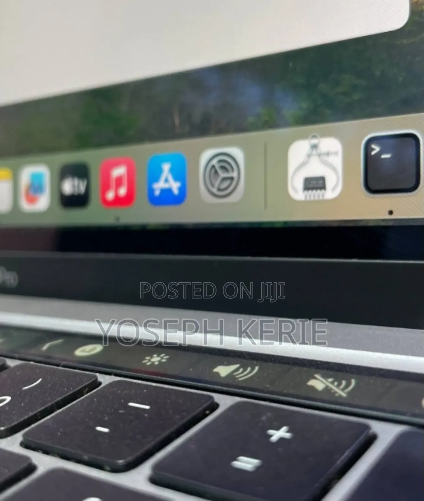 New Laptop Apple MacBook Pro 2022 M2 16GB Apple M2 SSD 256GB