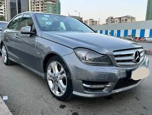 Photo - Mercedes-Benz C200 2012 Gray