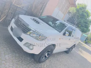 Toyota Hilux 2013 White