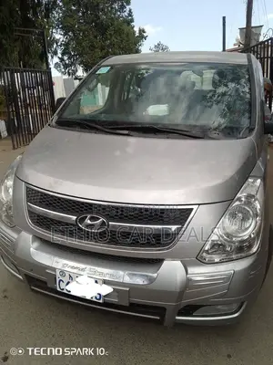 Photo - Hyundai Starex 2015 Silver