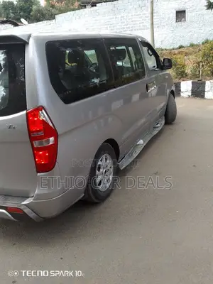 Hyundai Starex 2015 Silver