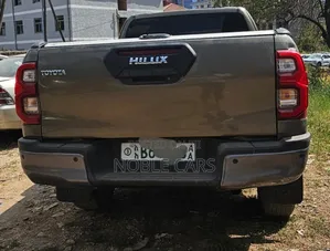 Toyota Hilux 2022 Gray