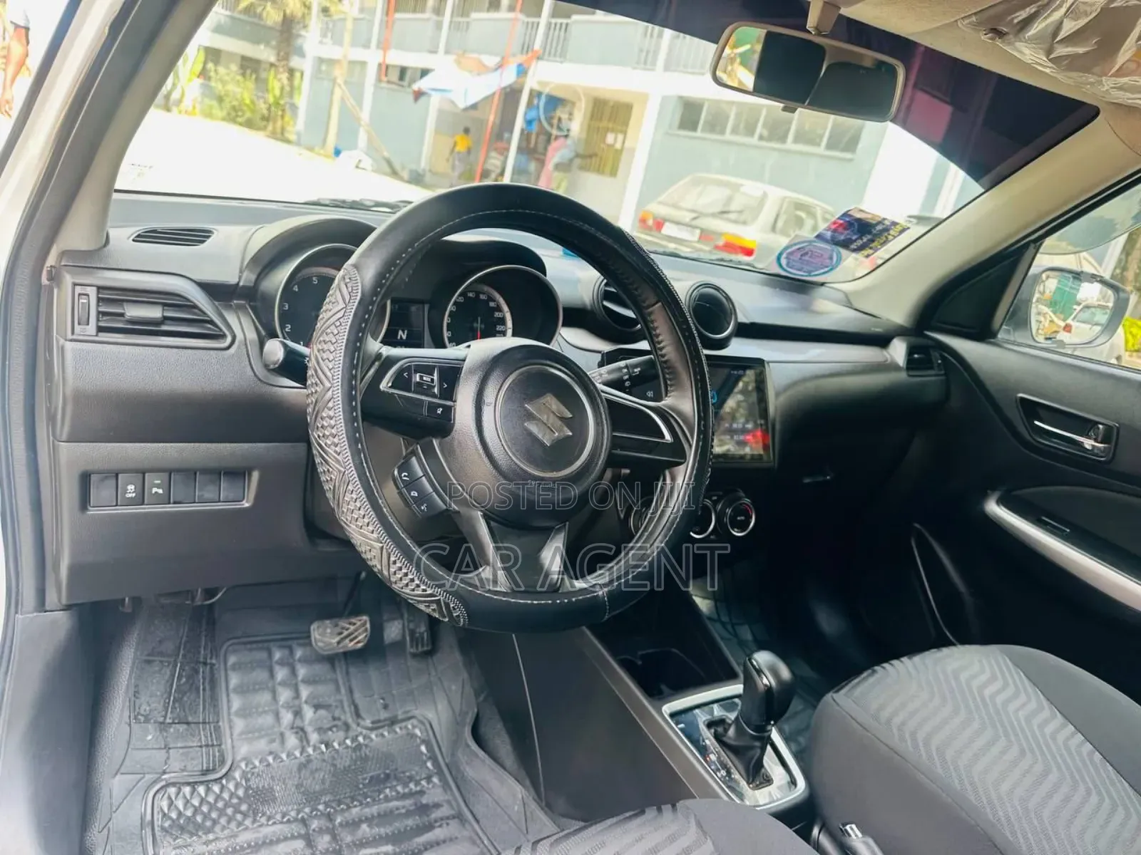 Suzuki Swift 2023 White