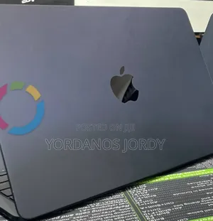 Photo - New Laptop Apple MacBook Air 2024 M3 13-Inch 8GB Apple M3 SSD 256GB