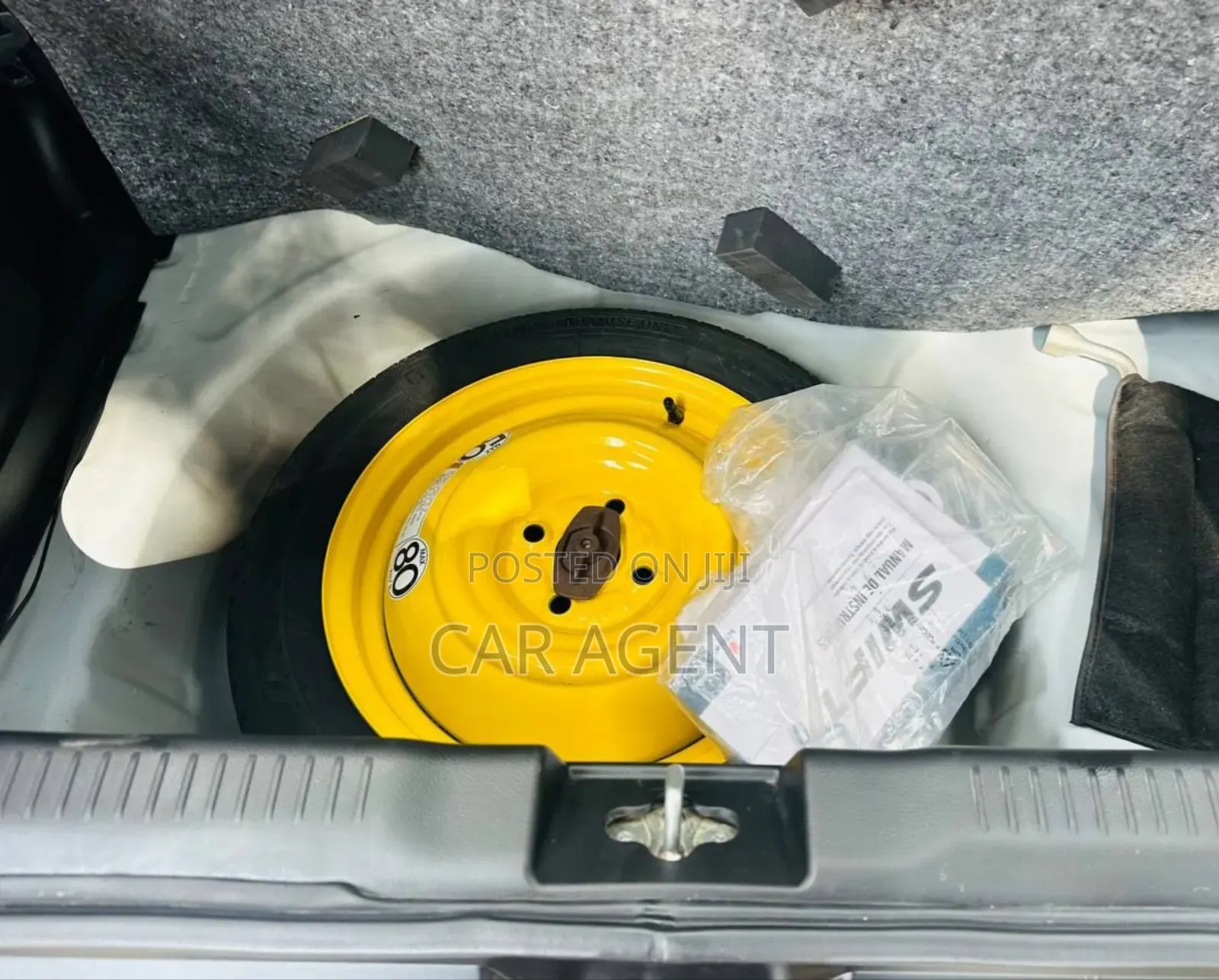 Suzuki Swift 2023 White