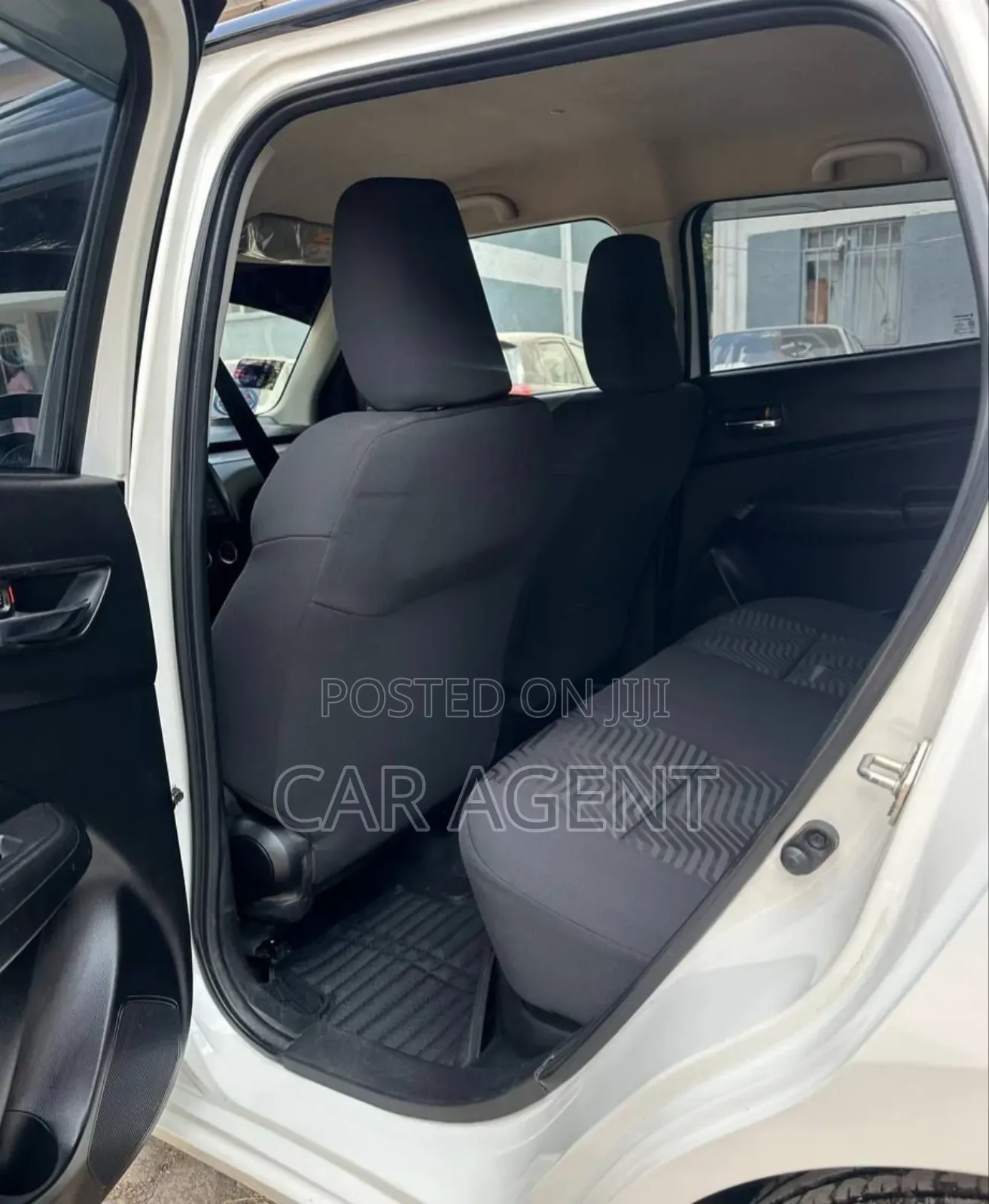 Suzuki Swift 2023 White