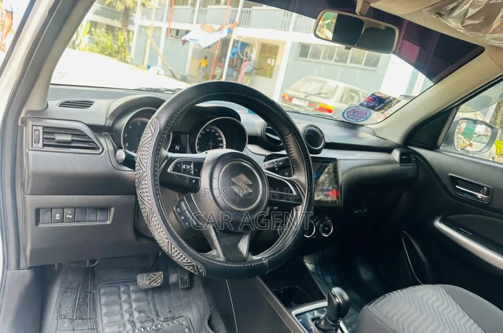 Suzuki Swift 2023 White