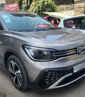 Photo - Volkswagen ID.6 2023 Gray