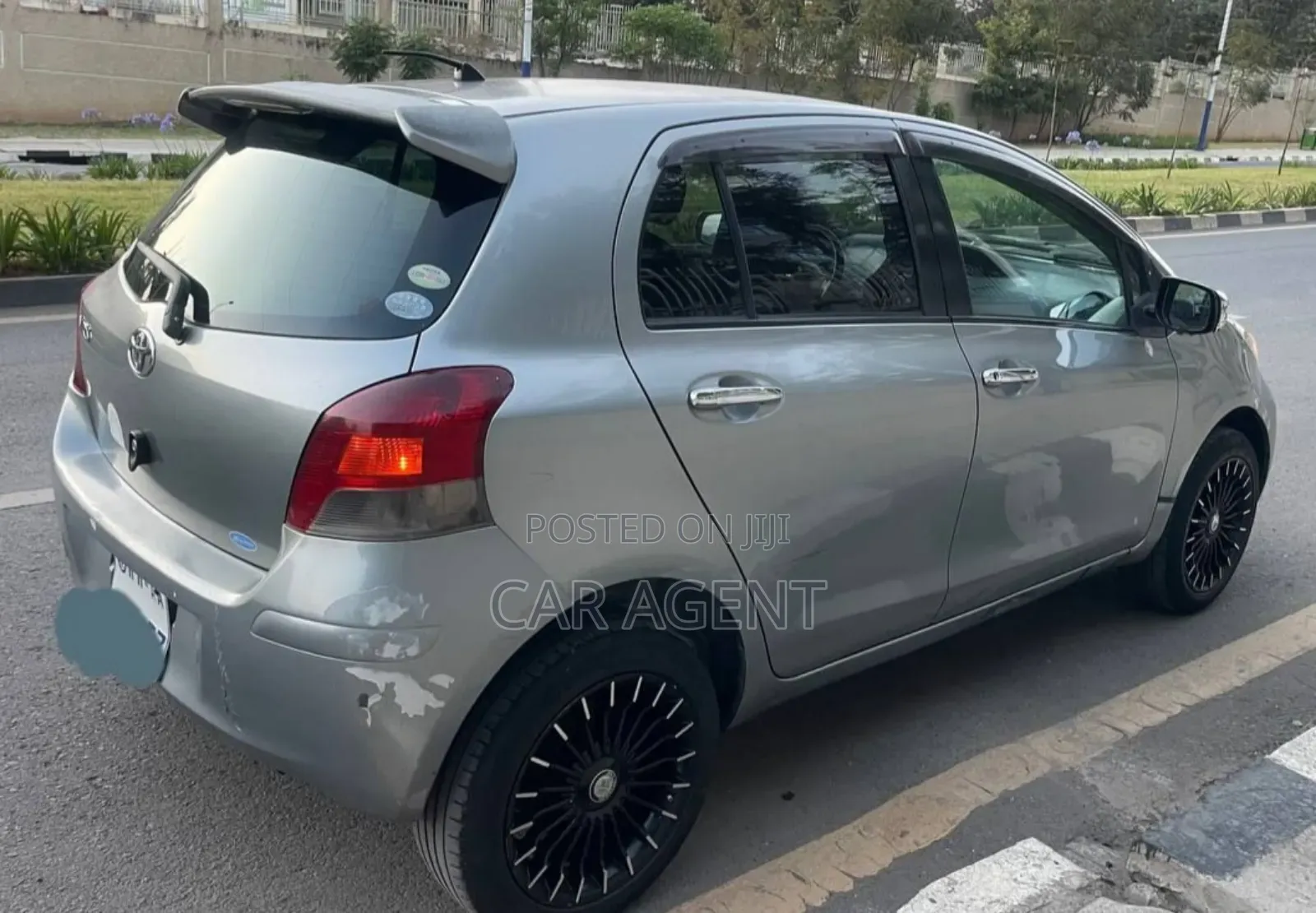 Toyota Yaris 2010 Silver