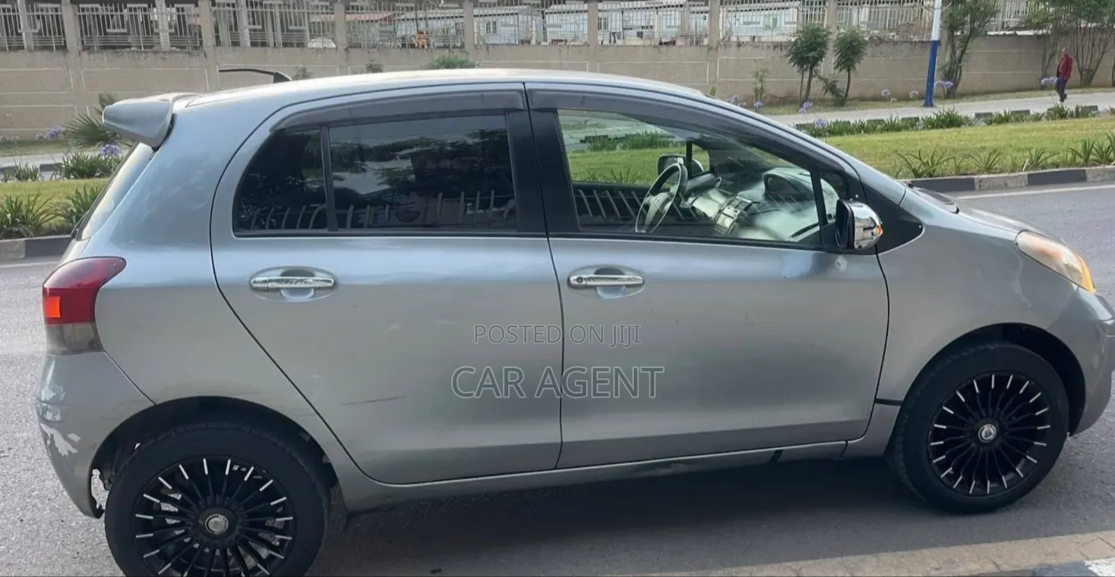 Toyota Yaris 2010 Silver