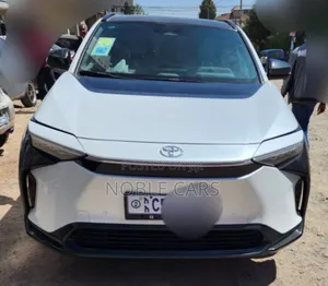 Photo - Toyota bZ4X 2024 Ivory