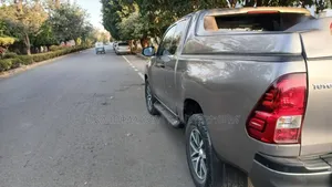 Toyota Hilux 2020 Pink