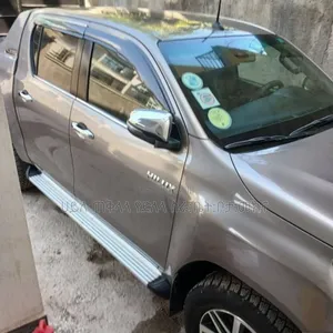 Toyota Hilux 2020 Pink