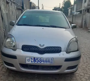 Photo - Toyota Vitz 2004 Silver