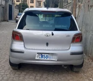 Toyota Vitz 2004 Silver