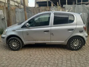 Toyota Vitz 2004 Silver