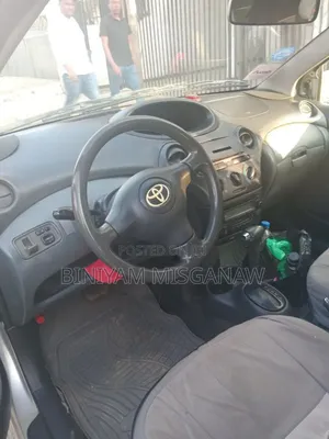 Toyota Vitz 2004 Silver
