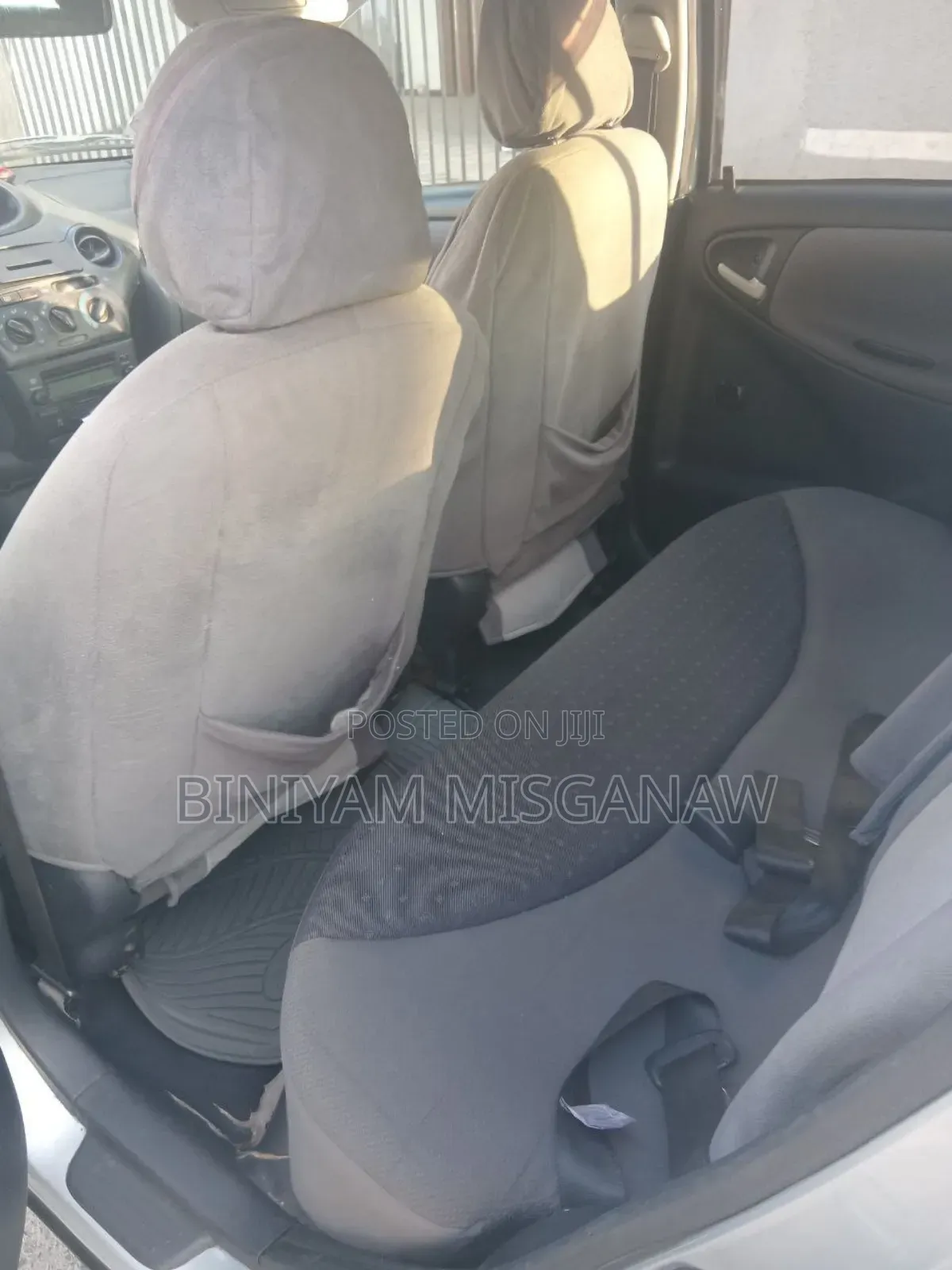 Toyota Vitz 2004 Silver