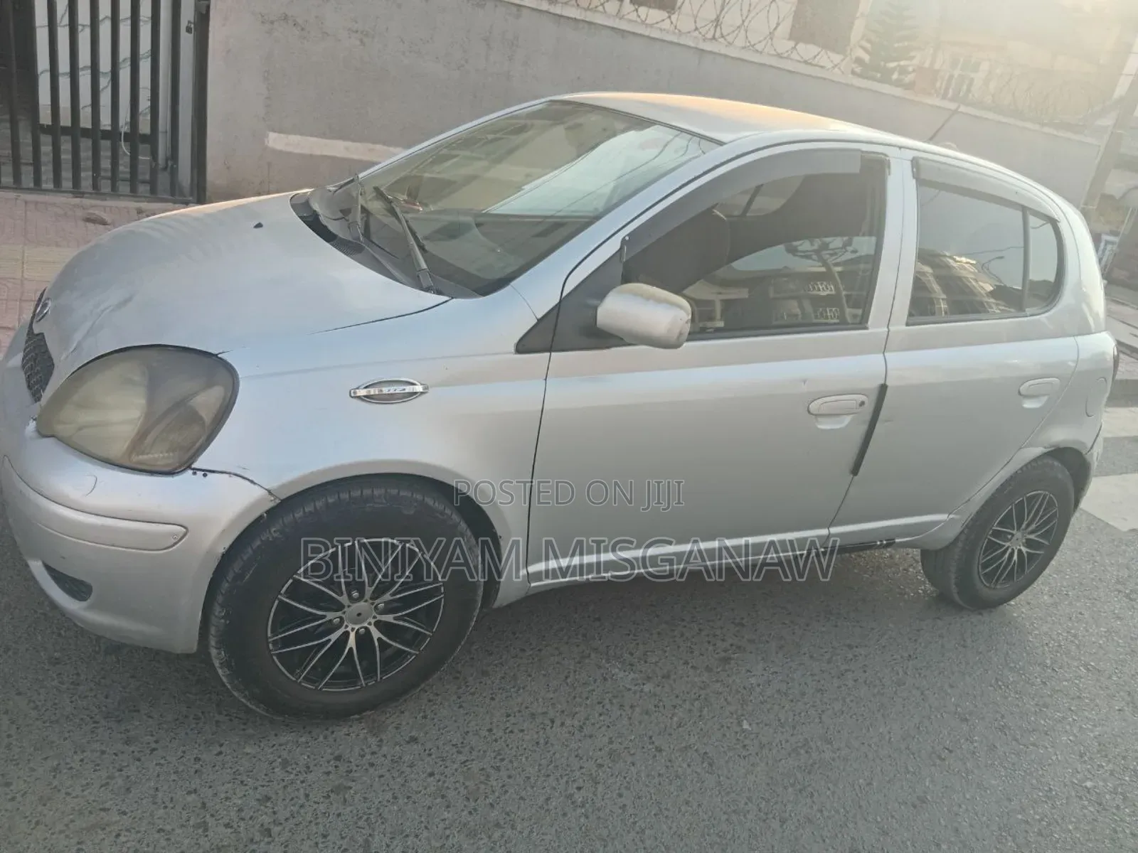 Toyota Vitz 2004 Silver