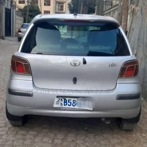 Toyota Vitz 2004 Silver