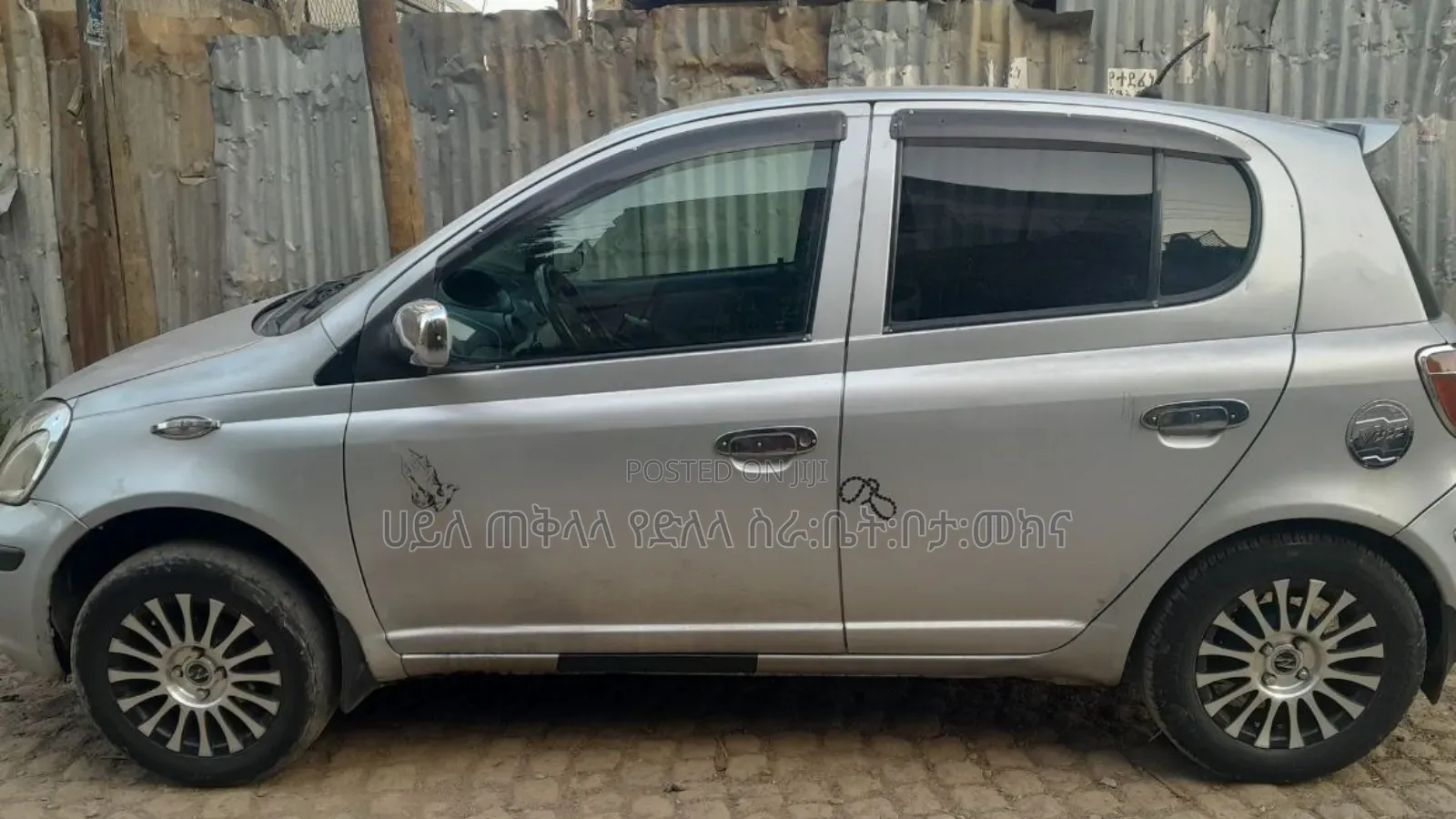 Toyota Vitz 2004 Silver