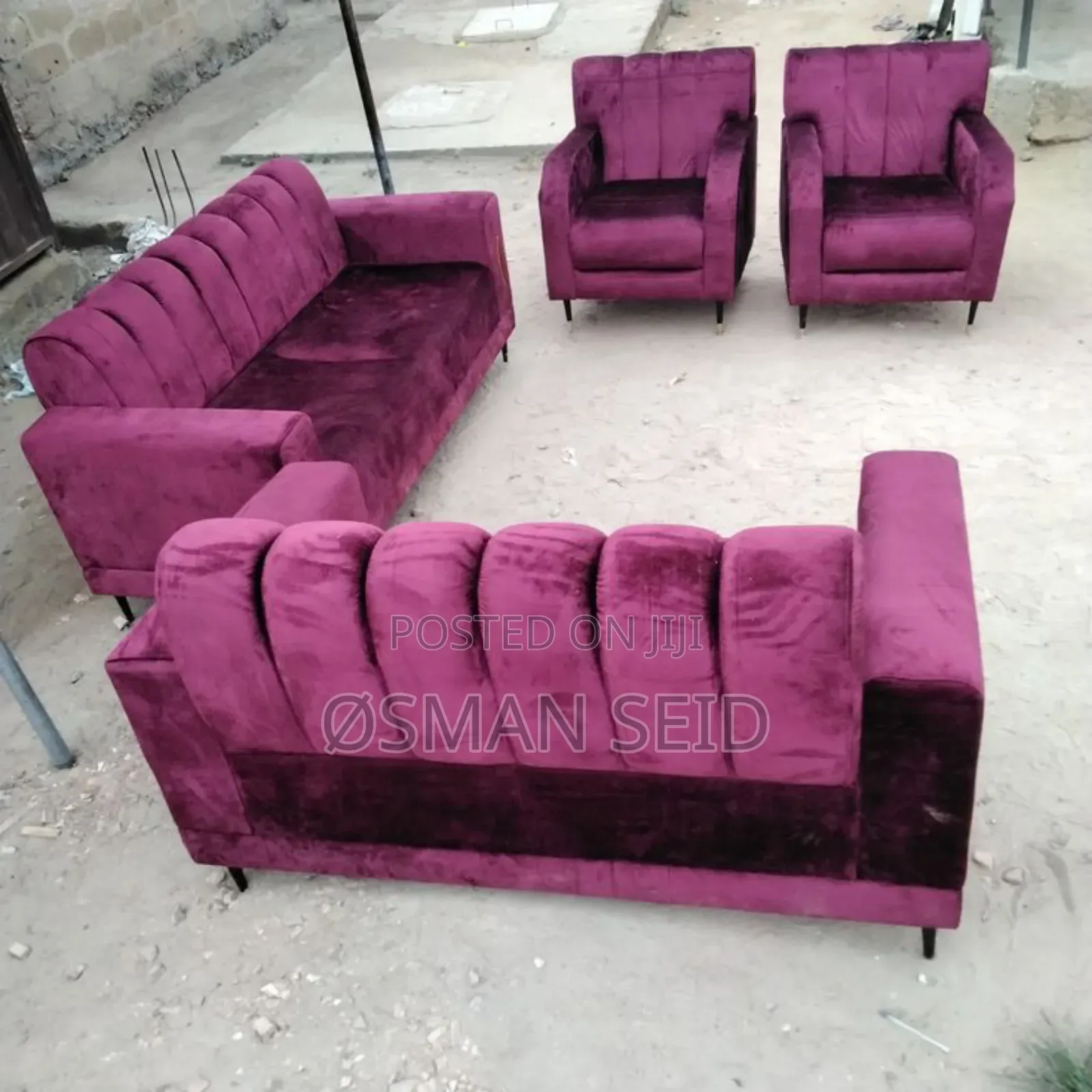 Classy Sofa Set With Aluminium Legs