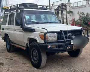 Toyota Land Cruiser 2015 White